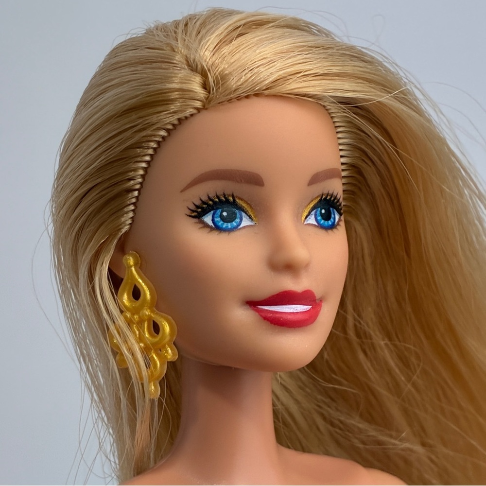 Barbie 2018 Millie Face Holiday Red Lip Gold Earrings Base Doll For Custom OOAK
